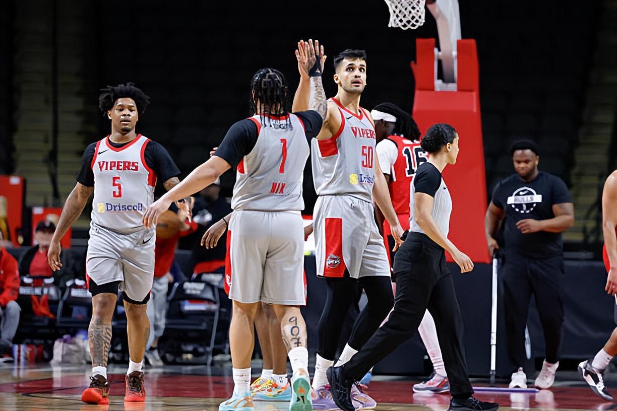 电竞真人-又一次打出了灾难级表现，但火箭二队还是坚持以他为绝对核心？