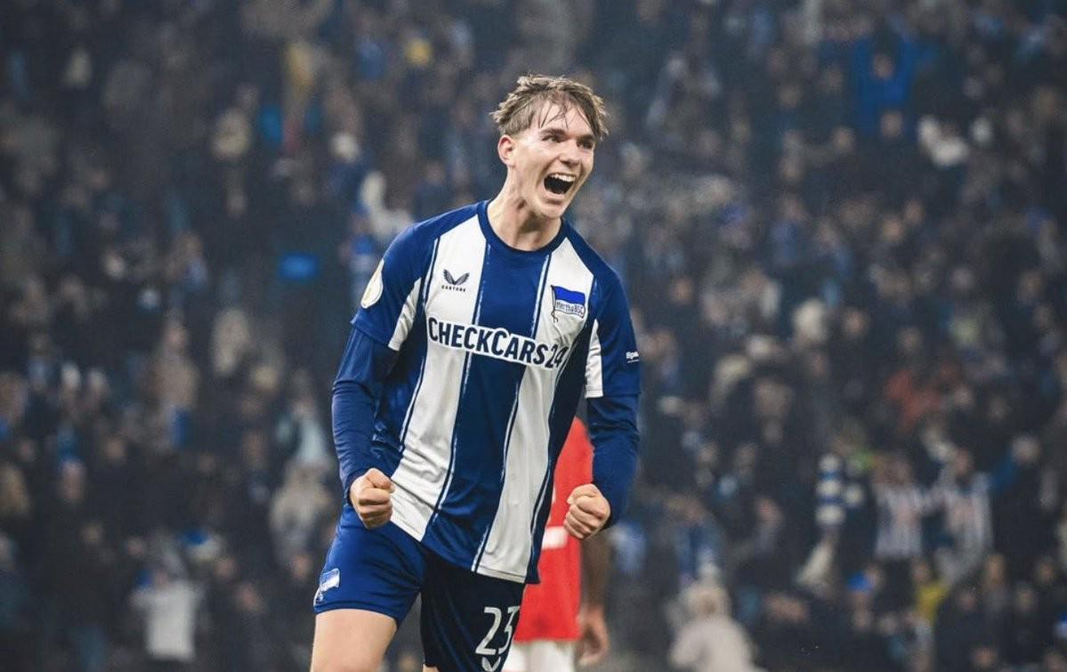 开云体育平台-罗马诺：曼城加入柏林赫塔16岁中场艾希霍恩争夺战